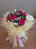 Krémová s cyklamenovou