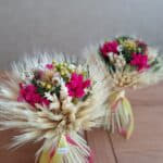 Krémová  s cyklamenovou