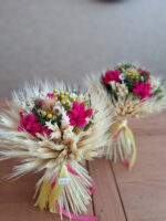 Krémová  s cyklamenovou