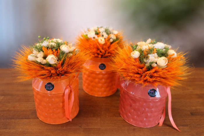 Oranžová  váza  s kyticu – Obrázok 2